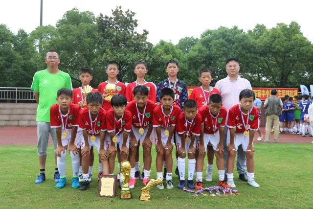 纽卡引进22岁巴莱巴以补强中场，曼联面临竞争压力